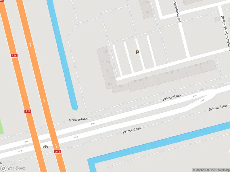 Ambulance met grote spoed naar de Edmond Hellenraadstraat in Rotterdam