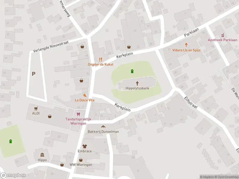 Ambulance met grote spoed naar de Kerkplein in Hippolytushoef