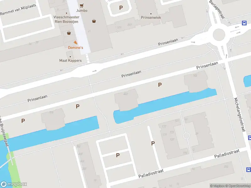 Ambulance met grote spoed naar de Prinsenlaan in Rotterdam