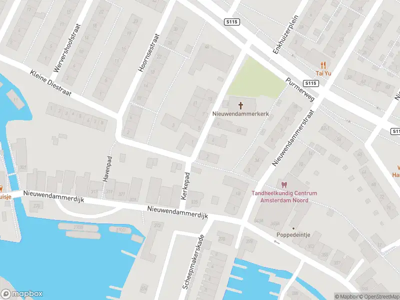 Ambulance met grote spoed naar de Brede Kerkepad in Amsterdam