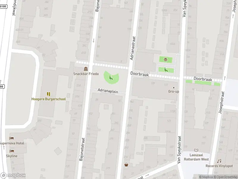 Ambulance met grote spoed naar de Adrianastraat in Rotterdam