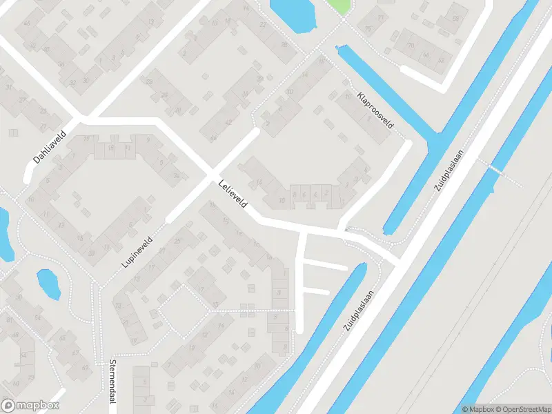 Ambulance met grote spoed naar de Lelieveld in Nieuwerkerk aan den IJssel