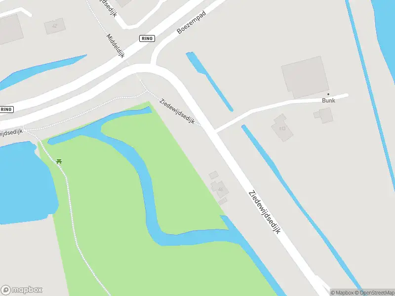 Ambulance met grote spoed naar de Ziedewijdsedijk in Barendrecht