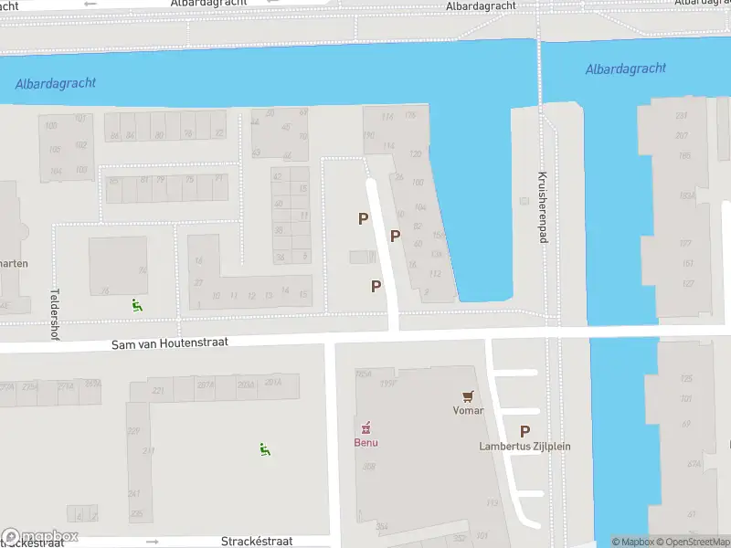 Ambulance met grote spoed naar de Kerdijkhof in Amsterdam