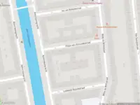 Ambulance met grote spoed naar de Filips van Almondestraat in Amsterdam