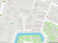 Ambulance met grote spoed naar de L. van Wijkplein in Heemstede