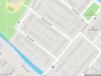 Brandweer met gepaste spoed naar de Gelderse Rooslaan in Arnhem