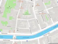 Ambulance met gepaste spoed naar de Korte Hofstraat in Haarlem