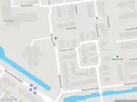 Ambulance met grote spoed naar de Kruizemunthof in Barendrecht