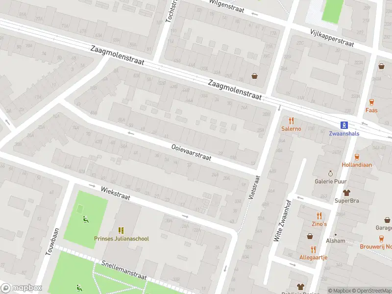 Ambulance met gepaste spoed naar de Ooievaarstraat in Rotterdam