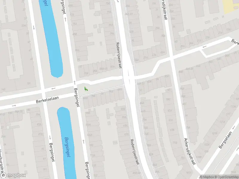 Ambulance met gepaste spoed naar de Berkelselaan in Rotterdam