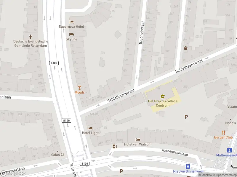 Ambulance met grote spoed naar de Schietbaanstraat in Rotterdam