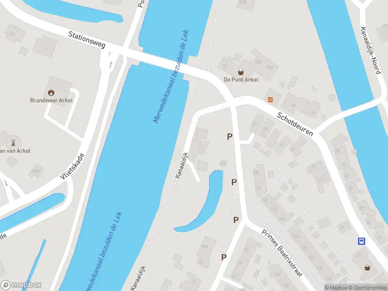 Ambulance met grote spoed naar de Kanaaldijk in Arkel