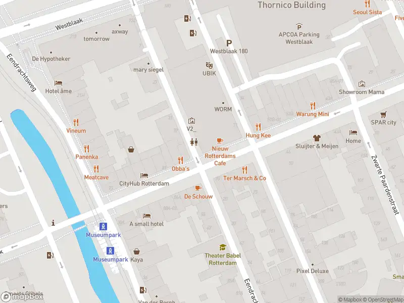 Ambulance met grote spoed naar de Witte de Withstraat in Rotterdam