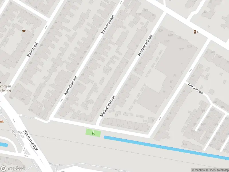 Ambulance met gepaste spoed naar de Madoerastraat in Dordrecht