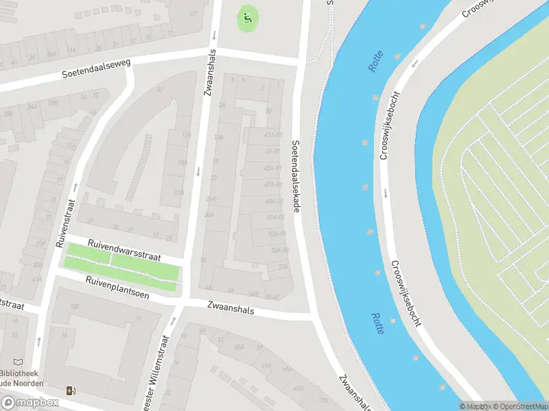 Ambulance met grote spoed naar de Soetendaalsekade in Rotterdam