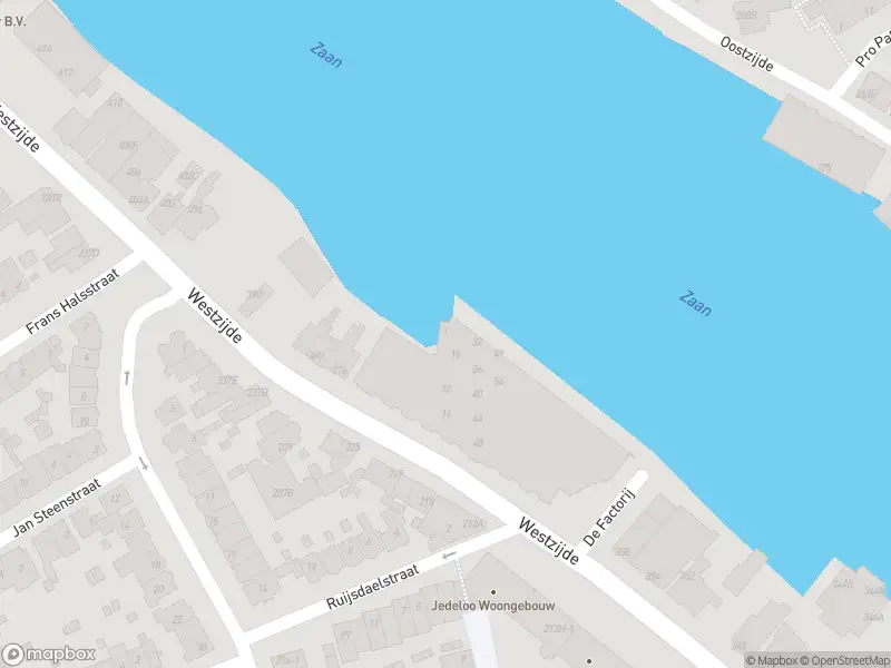 Ambulance met grote spoed naar de De Factorij in Zaandam