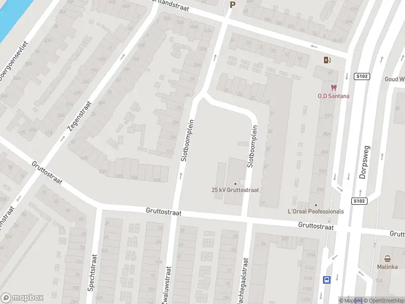 Ambulance met grote spoed naar de Slotboomplein in Rotterdam