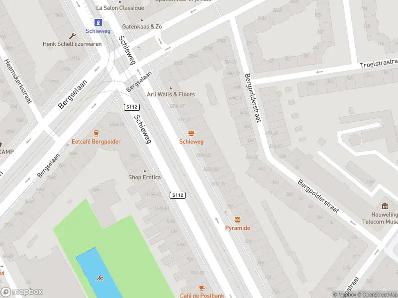 Ambulance met grote spoed naar de Schieweg in Rotterdam