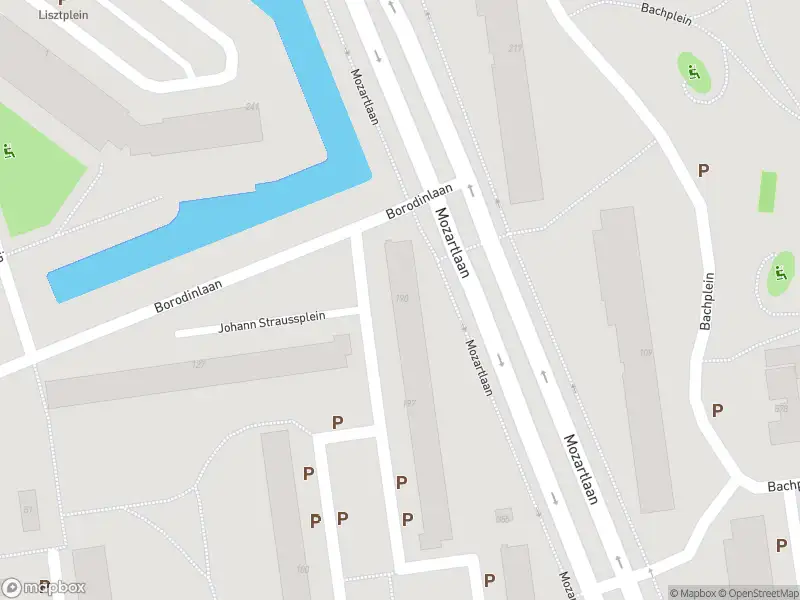 Ambulance met grote spoed naar de Johann Straussplein in Schiedam