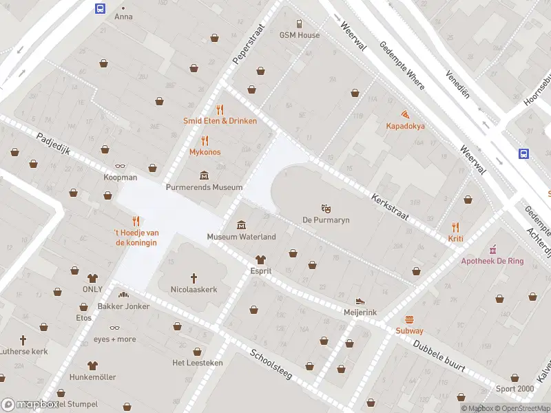 Brandweer met grote spoed naar de Koemarkt in Purmerend vanwege afhijsen patient