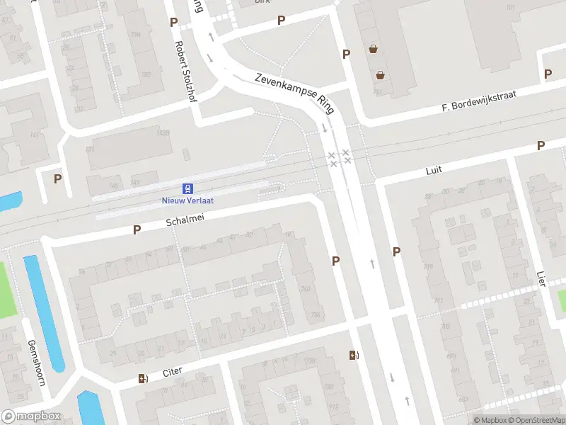 Ambulance met grote spoed naar de Schalmei in Rotterdam