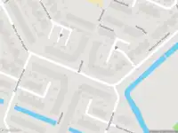 Ambulance met grote spoed naar de Burchtpad in Hellevoetsluis