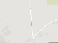 Politie naar de Sportparkweg in Laren vanwege voertuigen te water