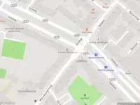 Ambulance met grote spoed naar de Walenburgerweg in Rotterdam