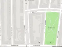 Ambulance met grote spoed naar de Claes de Vrieselaan in Rotterdam