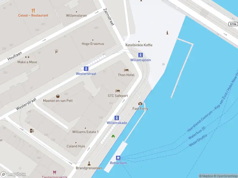 Ambulance met gepaste spoed naar de Westerstraat in Rotterdam