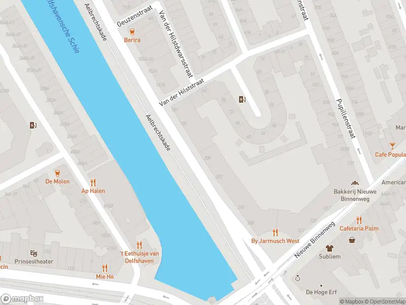 Ambulance met gepaste spoed naar de Aelbrechtskade in Rotterdam