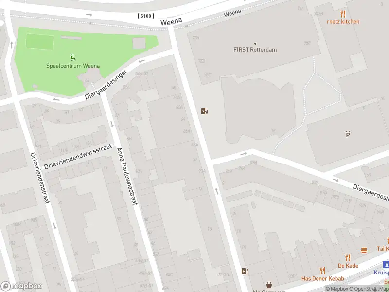 Ambulance met gepaste spoed naar de Diergaardesingel in Rotterdam