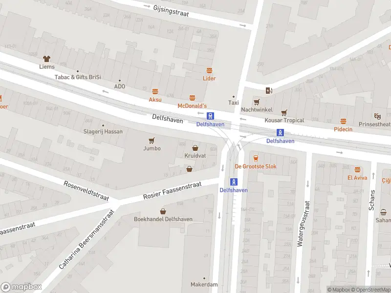 Ambulance met grote spoed naar de Schiedamseweg in Rotterdam