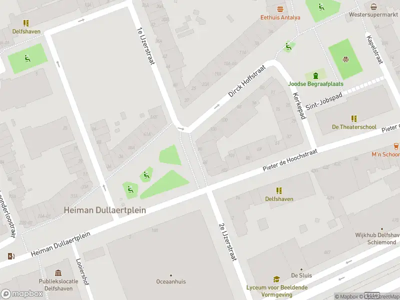 Ambulance met gepaste spoed naar de Heiman Dullaertplein in Rotterdam