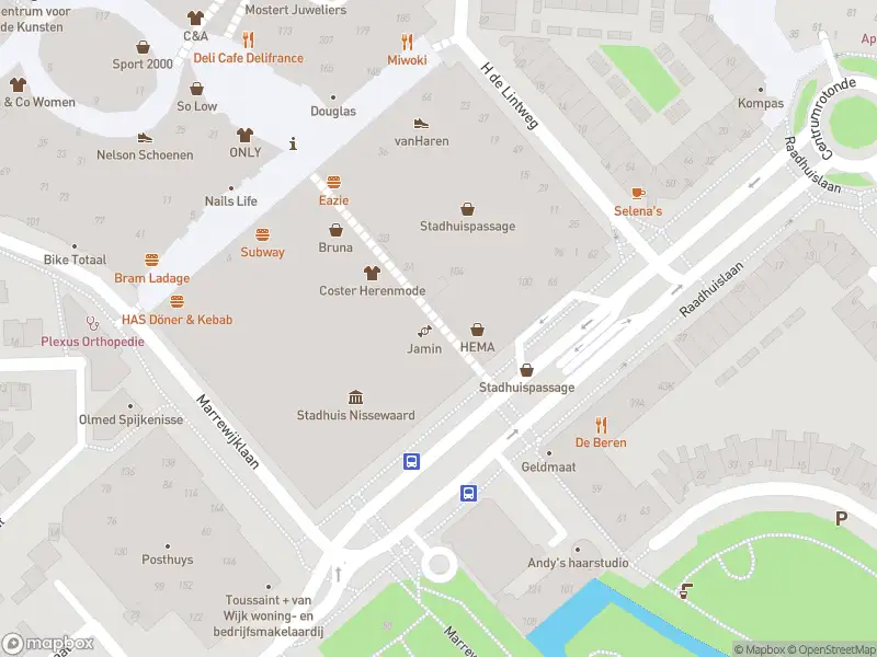 Ambulance met gepaste spoed naar de Stadhuispassage in Spijkenisse