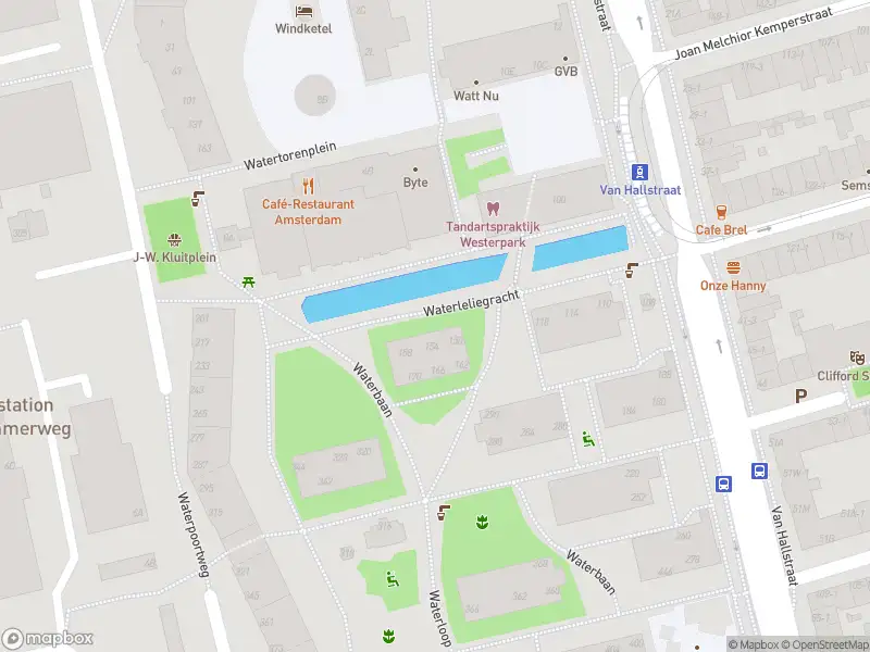 Ambulance met grote spoed naar de Waterpoortweg in Amsterdam