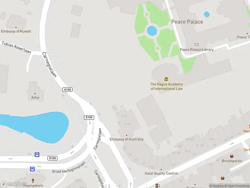 Ambulance met grote spoed naar de Carnegielaan in 's-Gravenhage