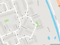 Ambulance met grote spoed naar de Domburghoeve in Vlaardingen