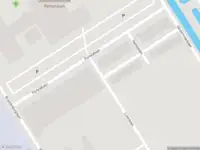 Ambulance met grote spoed naar de Lutonbaan in Rotterdam