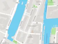 Ambulance met grote spoed naar de Houtmanstraat in Amsterdam