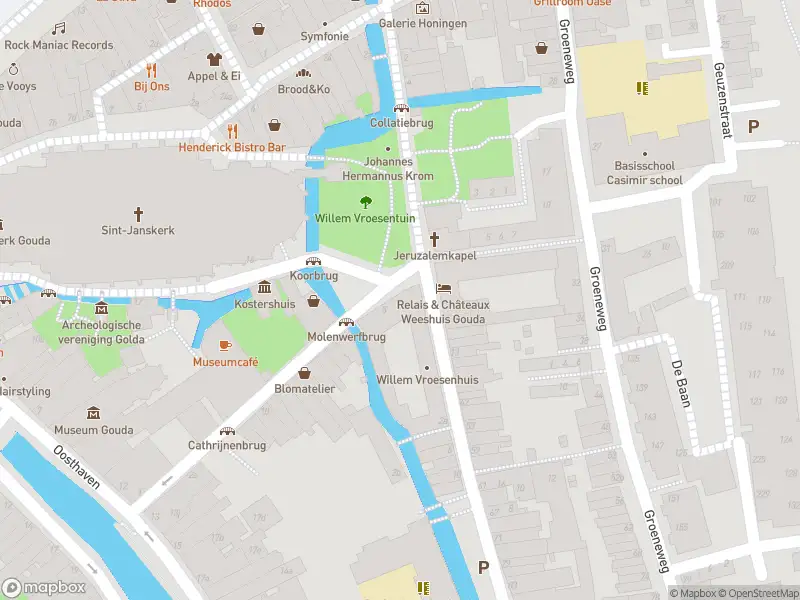 Ambulance met grote spoed naar de Willem Vroesenplein in Gouda