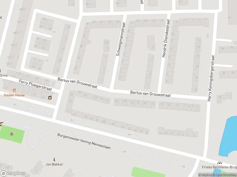 Ambulance met grote spoed naar de Bertus van Grouwstraat in Amsterdam