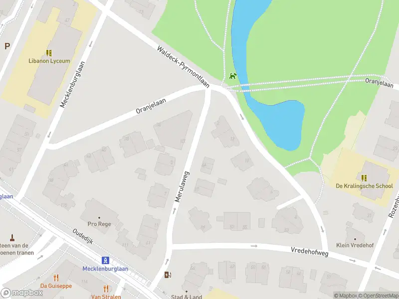 Ambulance met grote spoed naar de Merulaweg in Rotterdam