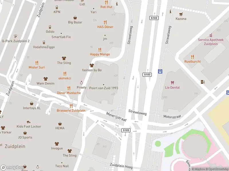 Ambulance met grote spoed naar de Strevelsweg in Rotterdam