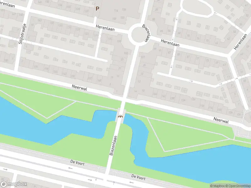 Brandweer met grote spoed naar de Biezenlaan in Helmond vanwege een buitenbrand