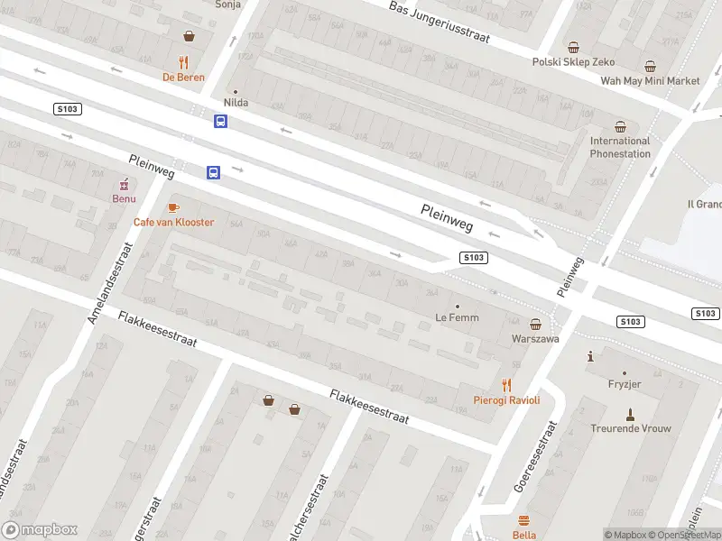 Ambulance met gepaste spoed naar de Pleinweg in Rotterdam