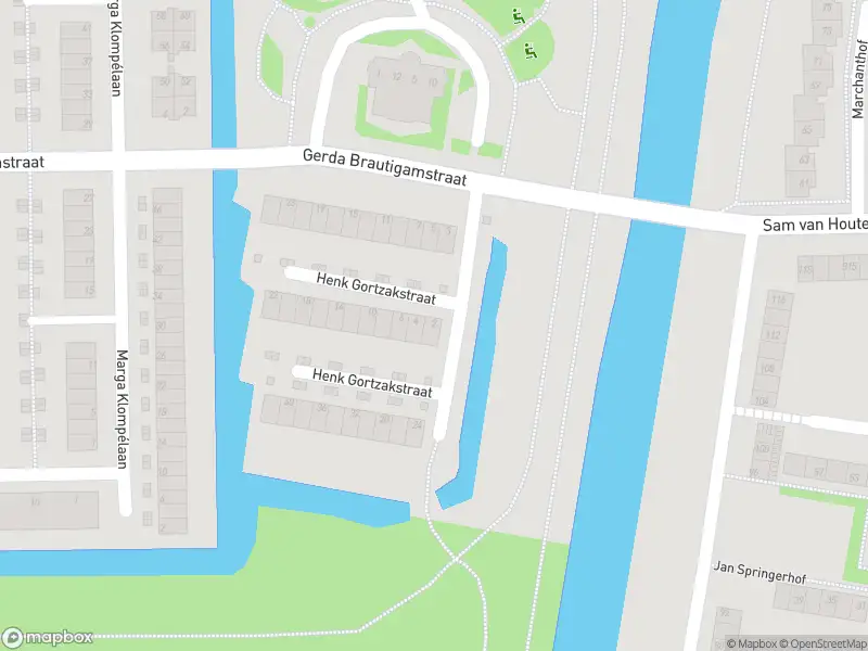 Ambulance met grote spoed naar de Henk Gortzakstraat in Amsterdam