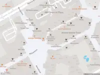 Ambulance met grote spoed naar de Flierbosdreef in Amsterdam