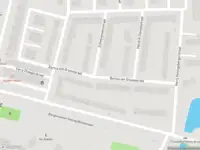 Ambulance met grote spoed naar de Bertus van Grouwstraat in Amsterdam